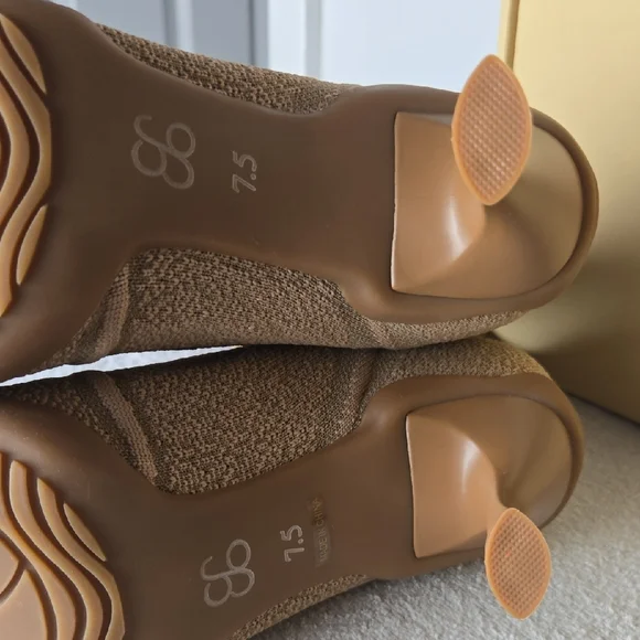 Cosy Island Women's Elegant Tan Heeled Boots - Picture 4 of 9